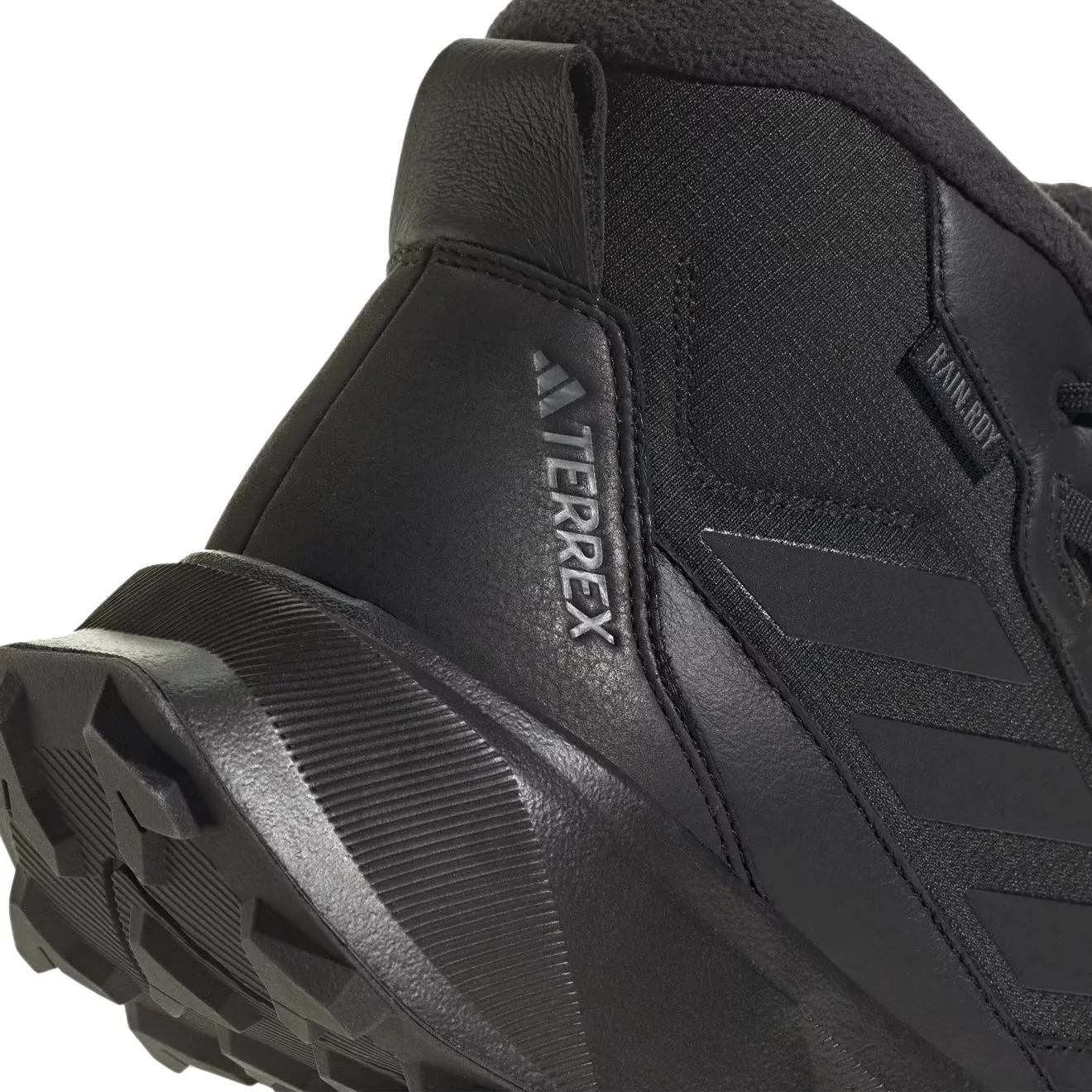 Adidas Terrex Bottes d'hiver en cuir à tige mi-haute Noir de base / Noir de base / Gris quatre