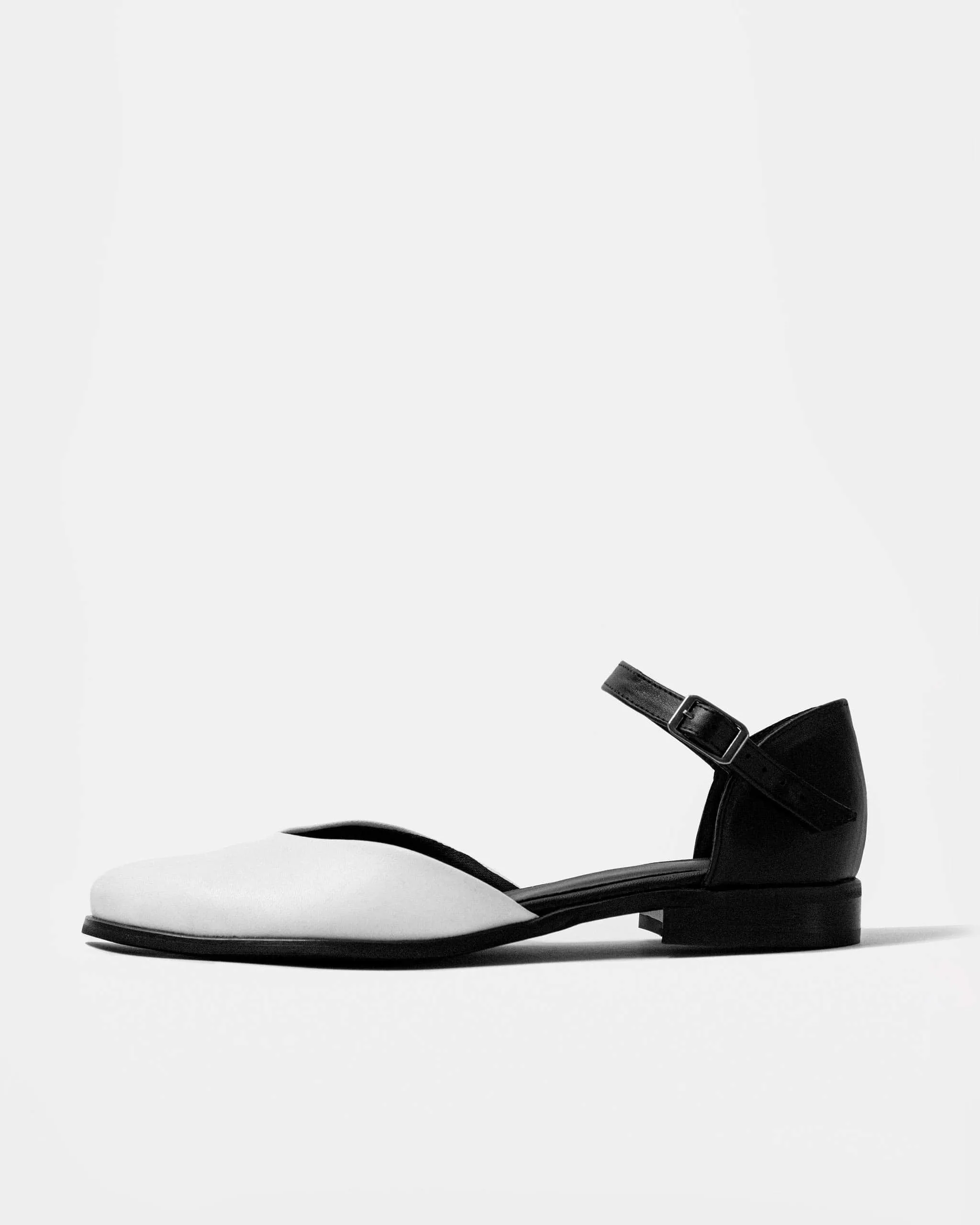 Alexa Desserto® Ballerines Véganes en Cuir de Cactus | Noir & Blanc