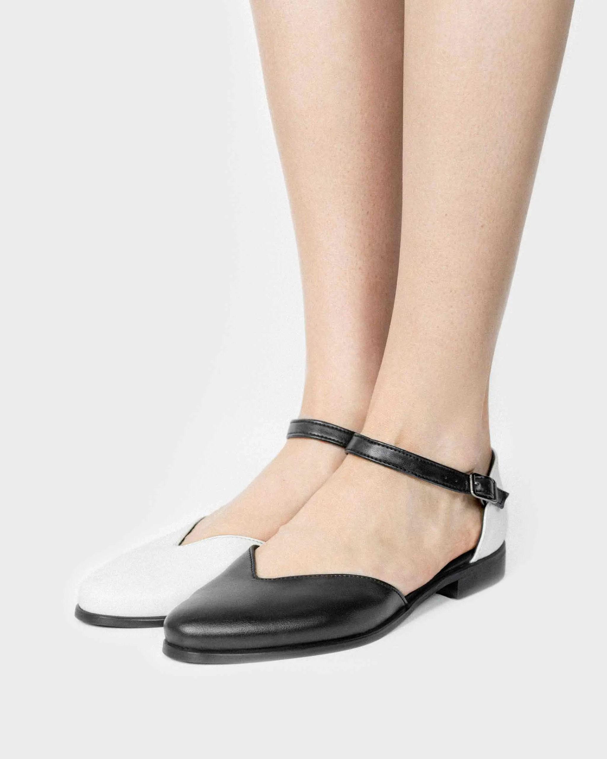 Alexa Desserto® Ballerines Véganes en Cuir de Cactus | Noir & Blanc