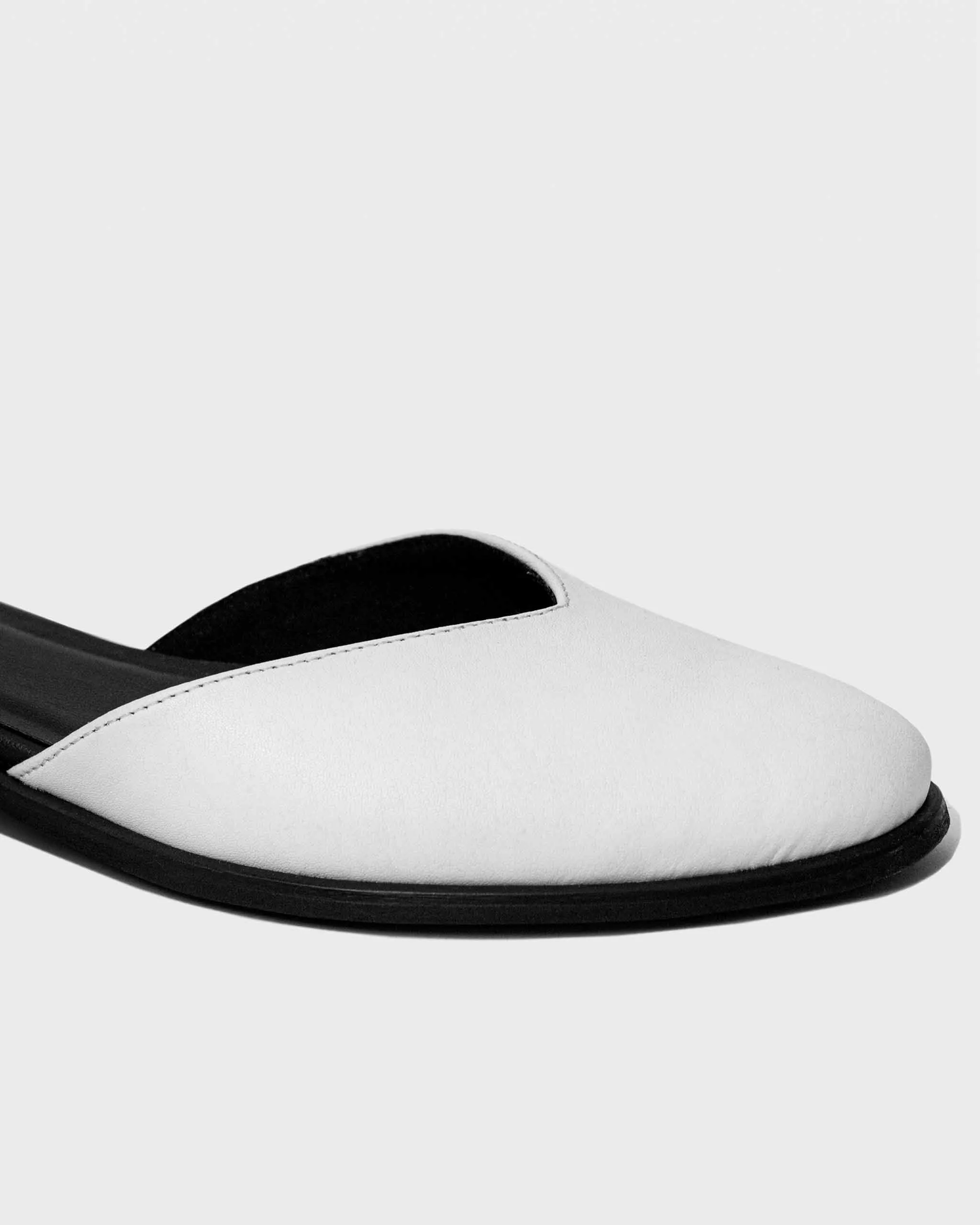 Alexa Desserto® Ballerines Véganes en Cuir de Cactus | Noir & Blanc