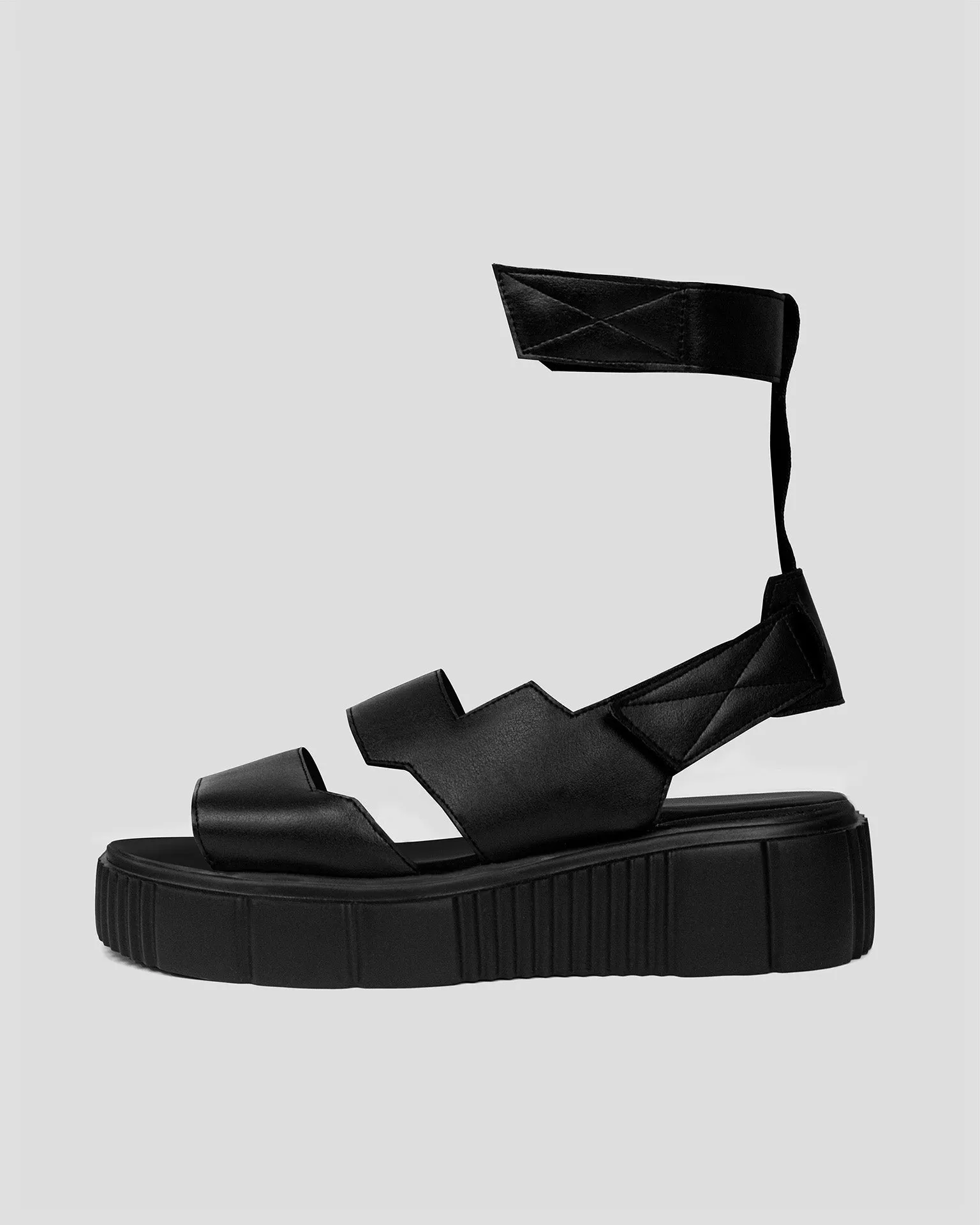 Sandales plateforme en cuir de cactus vegan audacieux Desserto® | Noir