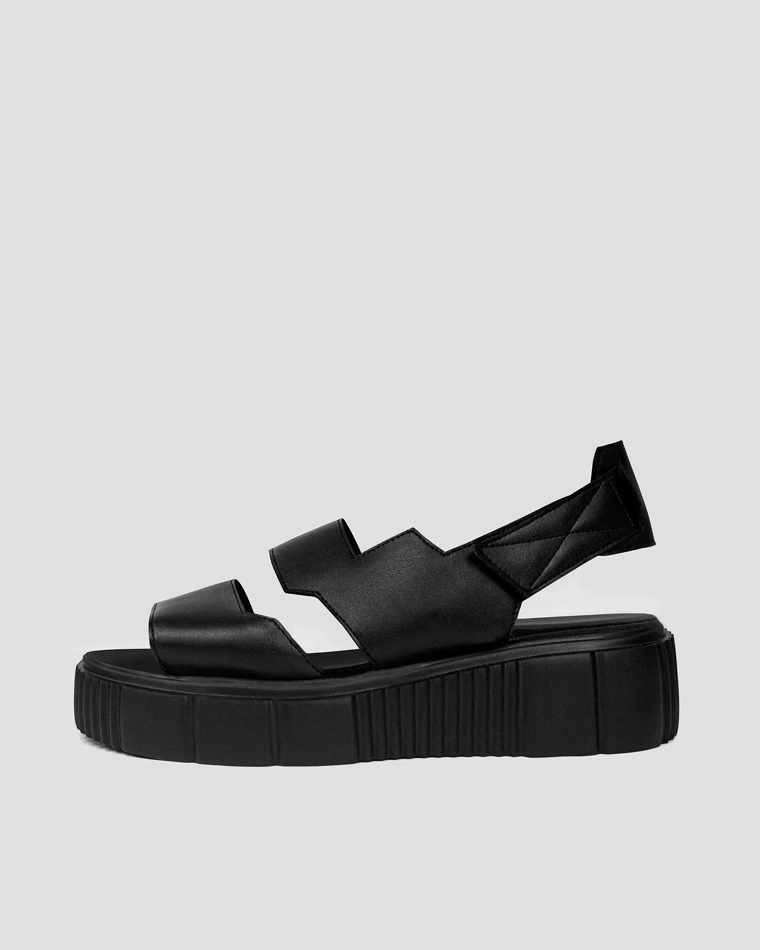Sandales plateforme en cuir de cactus vegan audacieux Desserto® | Noir