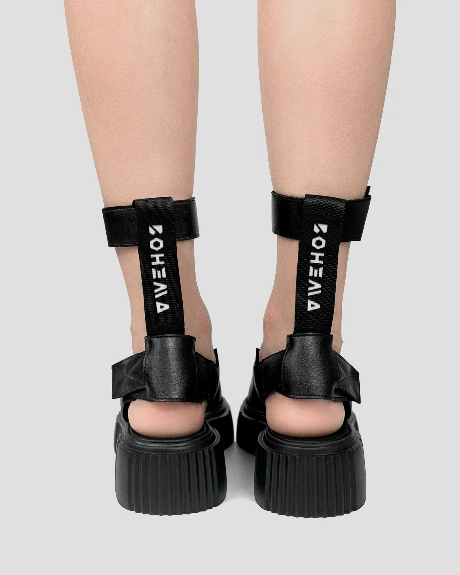 Sandales plateforme en cuir de cactus vegan audacieux Desserto® | Noir