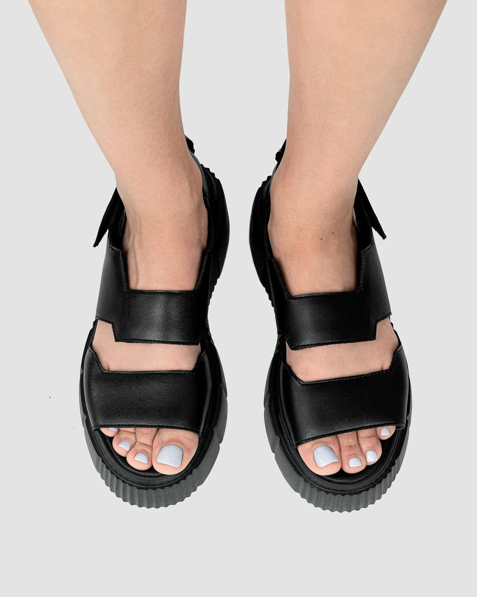 Sandales plateforme en cuir de cactus vegan audacieux Desserto® | Noir