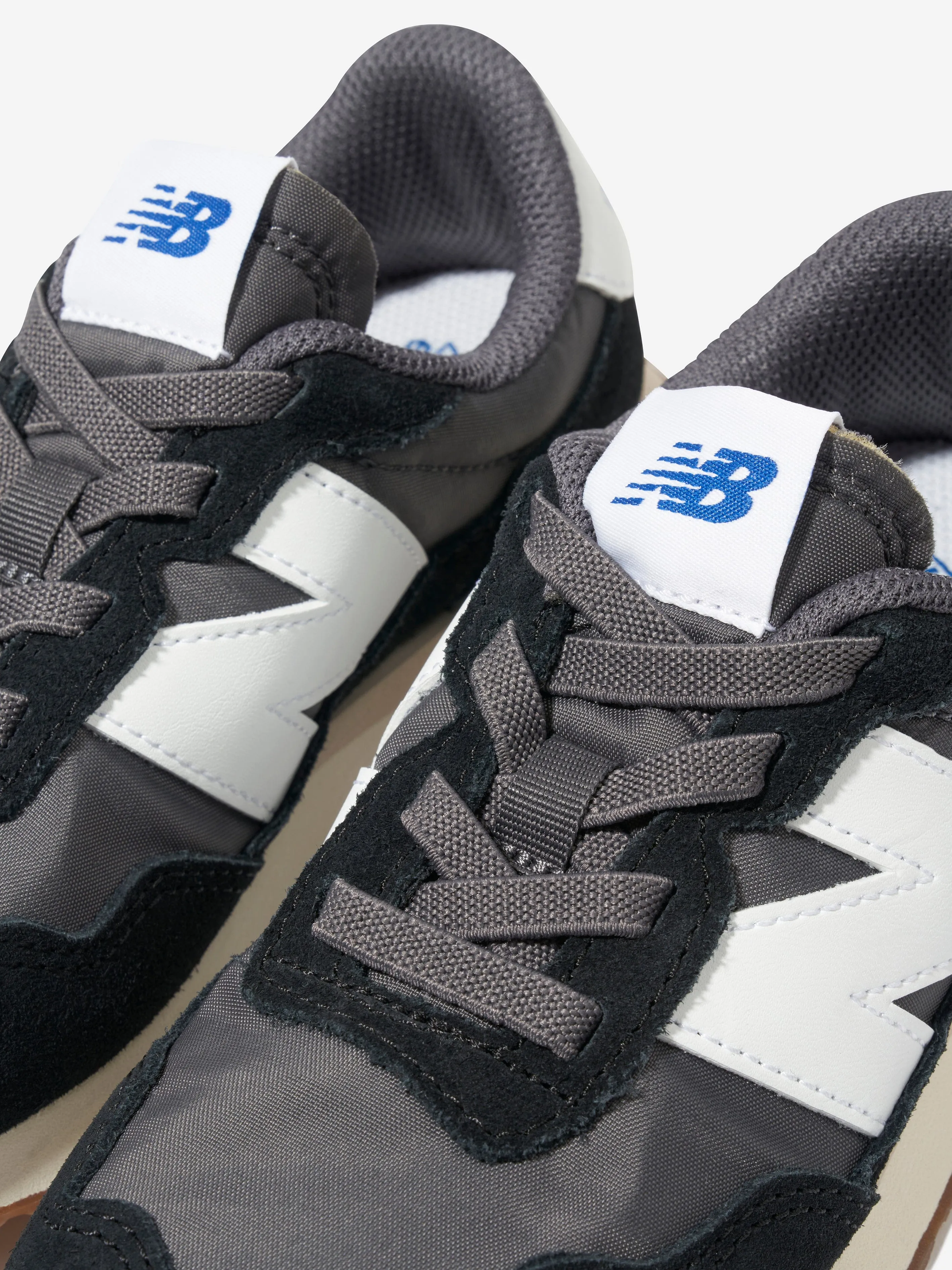 New Balance Kids 237 Chaussures de Sport à Lacets avec Logo en Noir