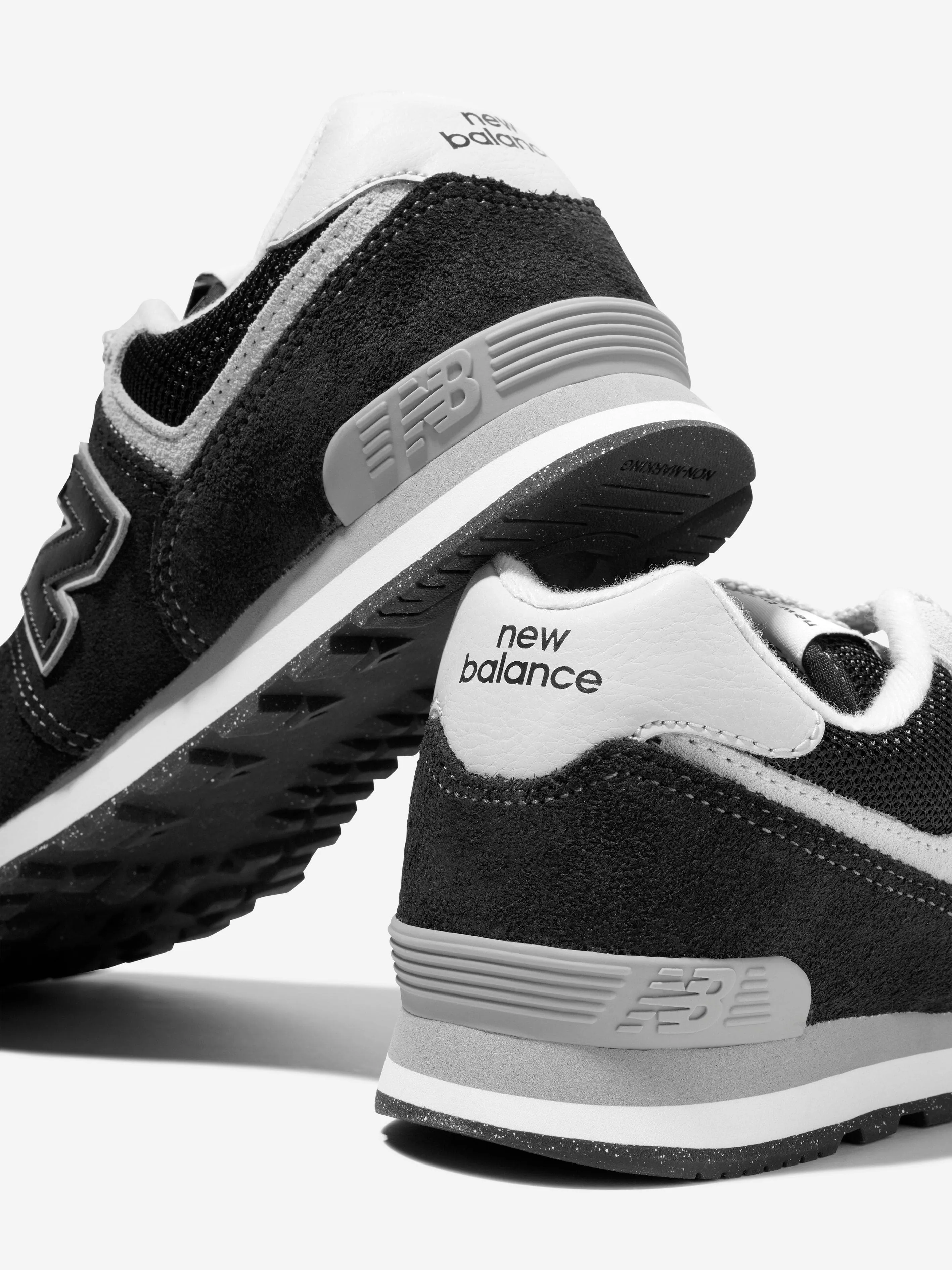 New Balance Kids 574 Chaussures de Sport à Lacets avec Logo en Noir