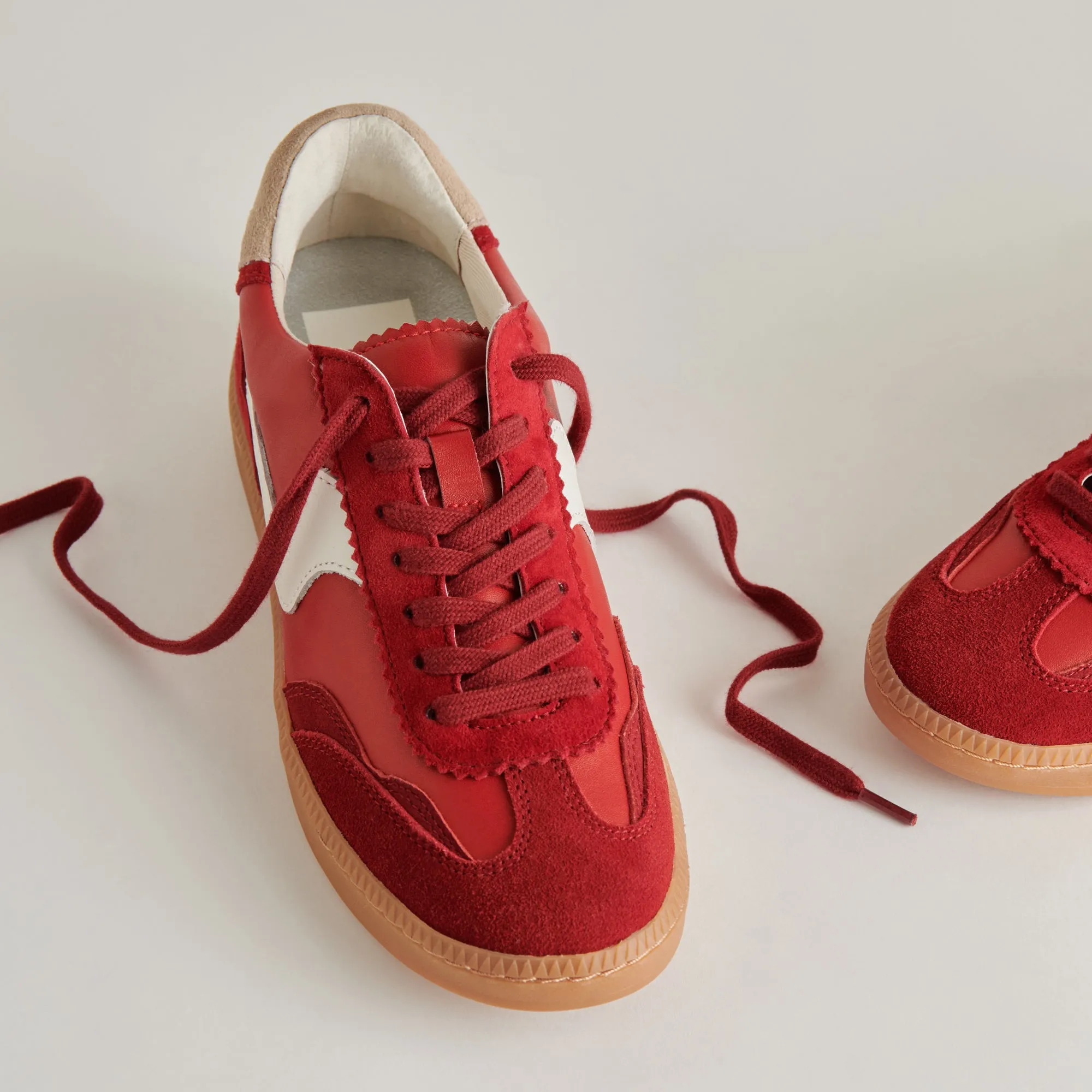 SNEAKERS NOTICE SUÈDE CRIMSON