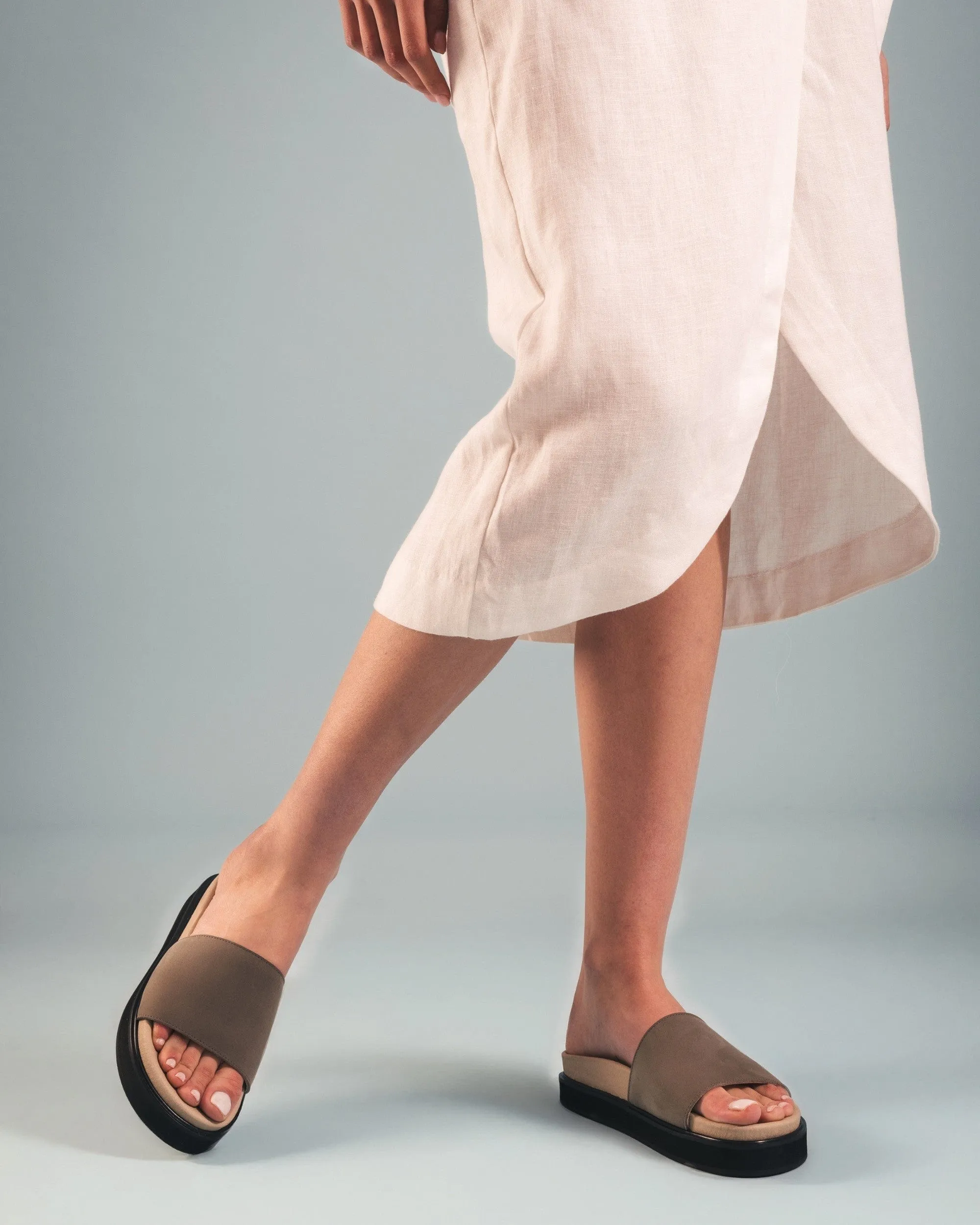 Okina Sandales plates unisexes à larges brides en microfibre végane | Vert