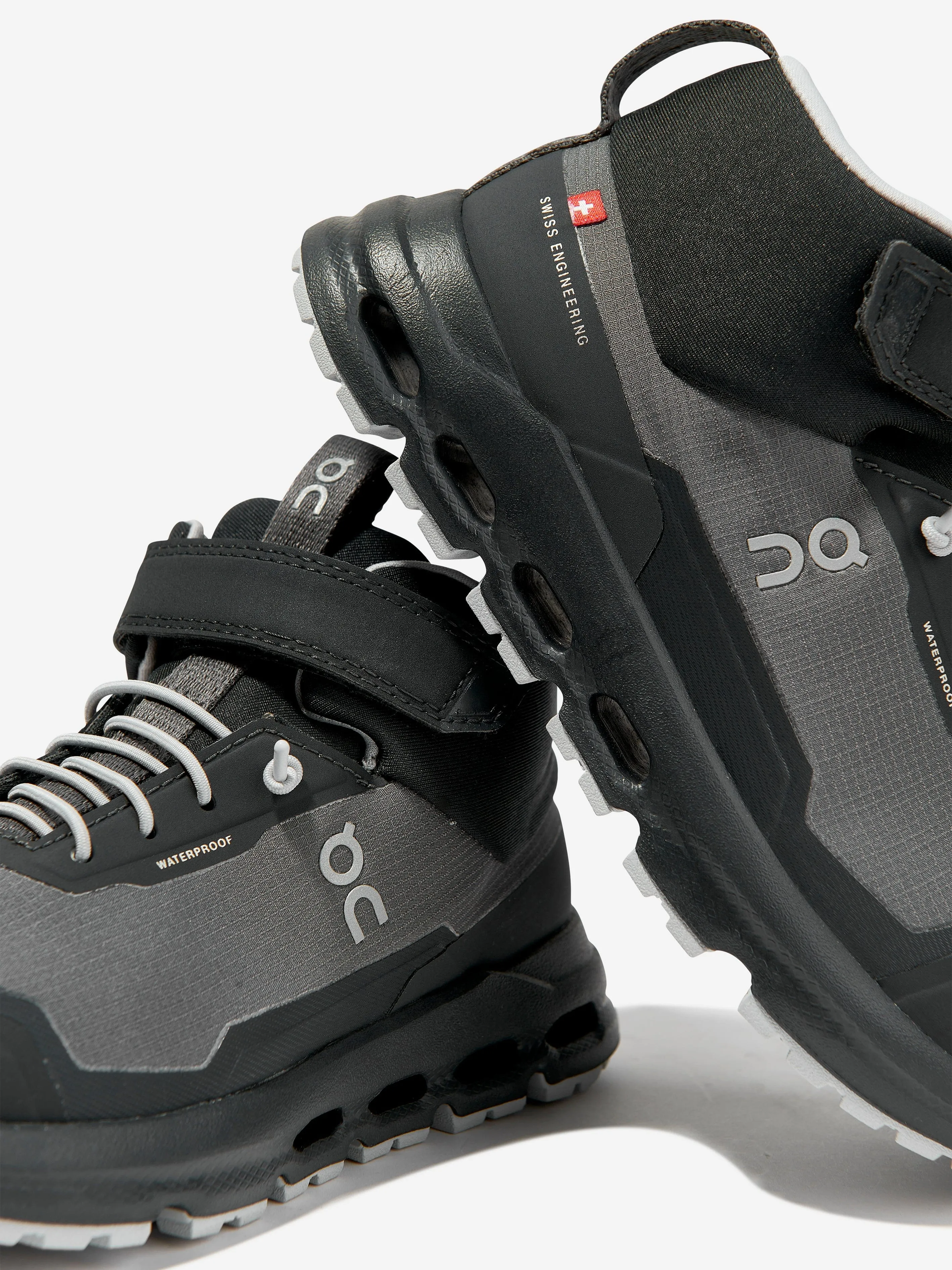 Chaussures de running imperméables On Running Kids Cloudhero Mid en gris