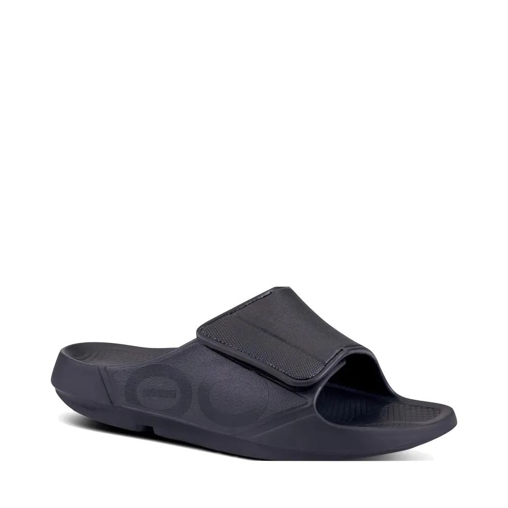 OOfos OOahh Sport Flex Sandale ajustable à glissière en noir