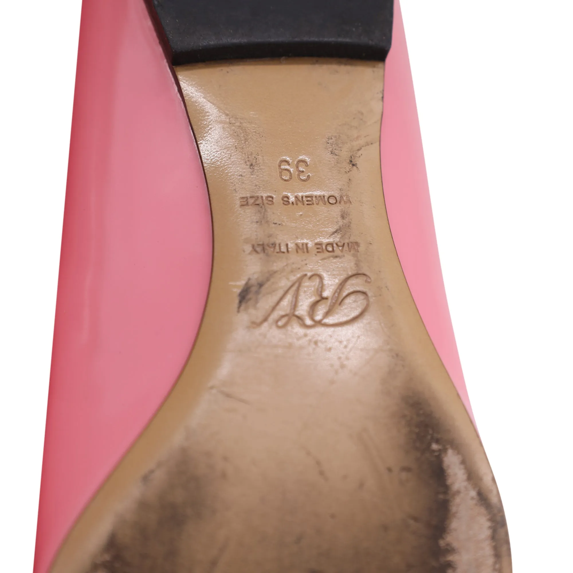 Escarpins plats pointus Roger Vivier en cuir verni rose_Roger-Vivier