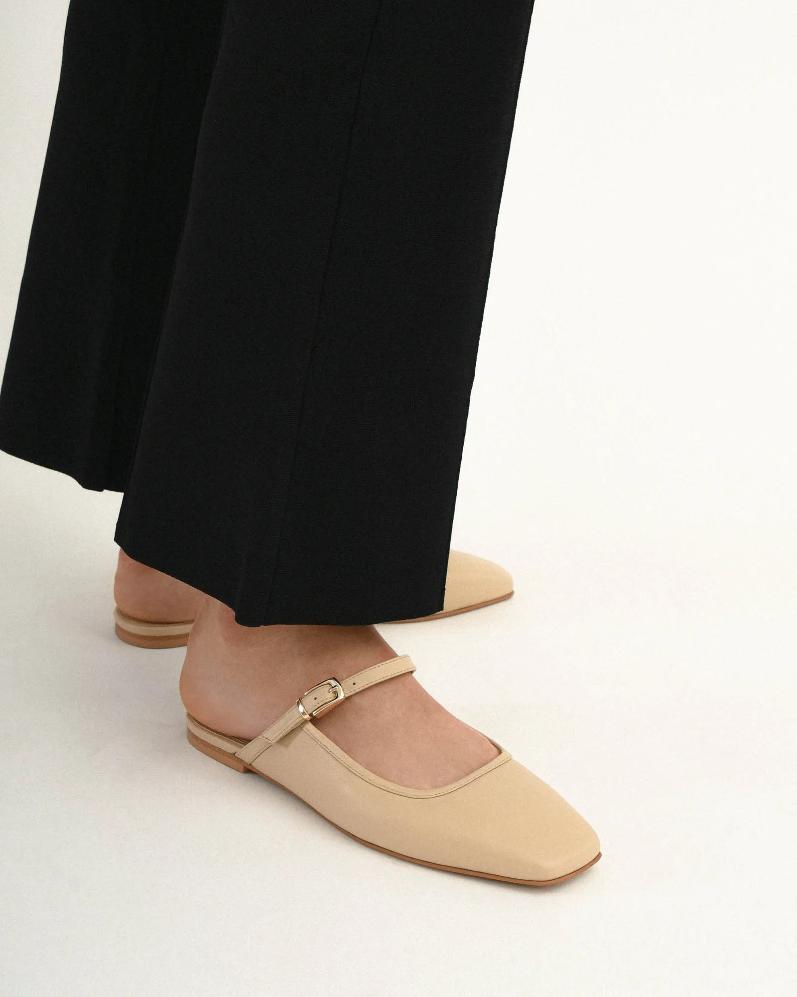 SAMMY DRESS SANDALES PLATES EN CUIR SABLE